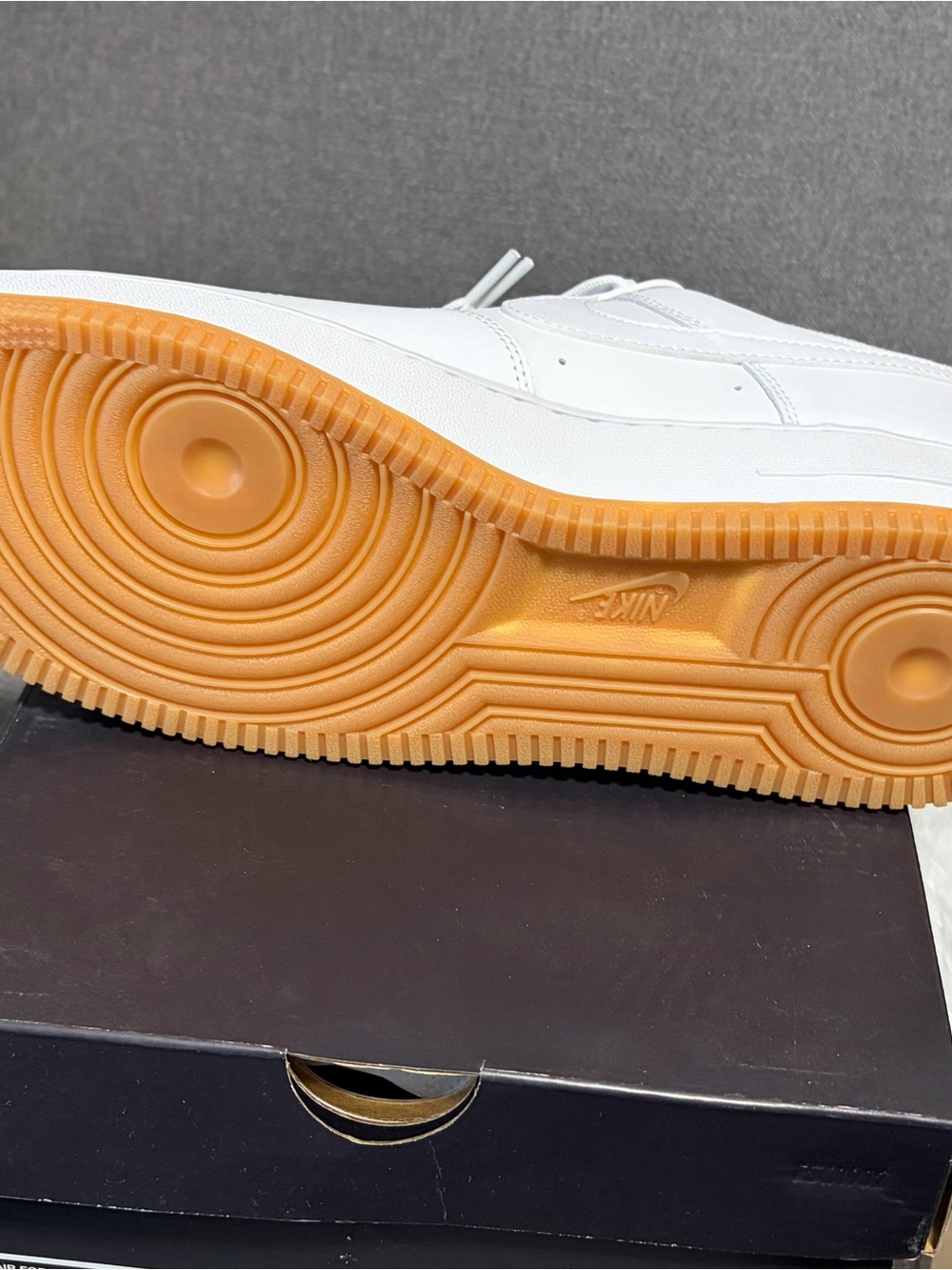 Nike Air Force 1 '07 LV8 - White / Gum Yellow - Picture 4 of 8